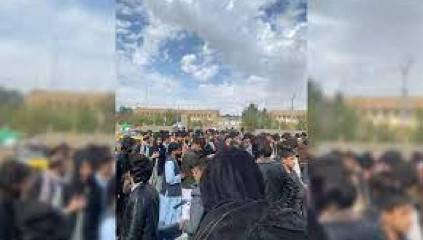 خیاطان زنانه دوز در اعتراض به مسدود شدن دوکان‌های شان از سوی طالبان تظاهرات کردند