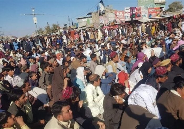 معترضان گذرگاه مرزی افغانستان و پاکستان را مسدود می‌کنند