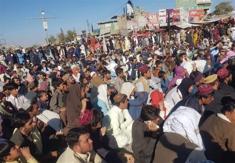 معترضان گذرگاه مرزی افغانستان و پاکستان را مسدود می‌کنند