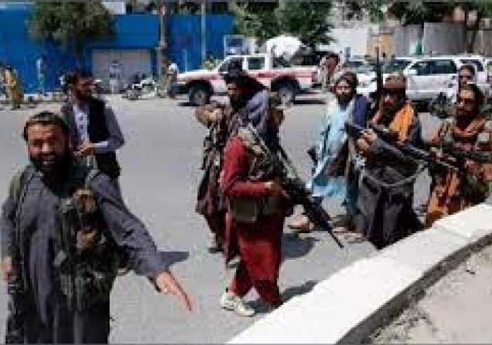 طالبان با ورود به خانه حسنی سادات او را از کلکین پایین انداختند