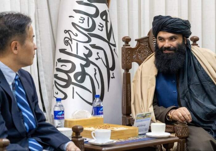سرپرست وزارت داخله گروه طالبان با سفیر جاپان دیدار کرد