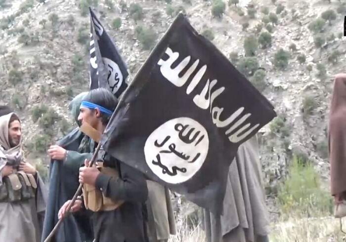 داعش دو نفر را به اتهام جاسوسی برای طالبان در کنر سربریدند
