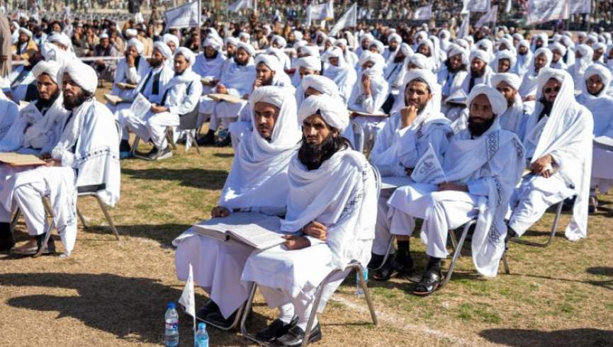 طالبان به فارغان مدارس جهادی سند ماستری می‌دهند