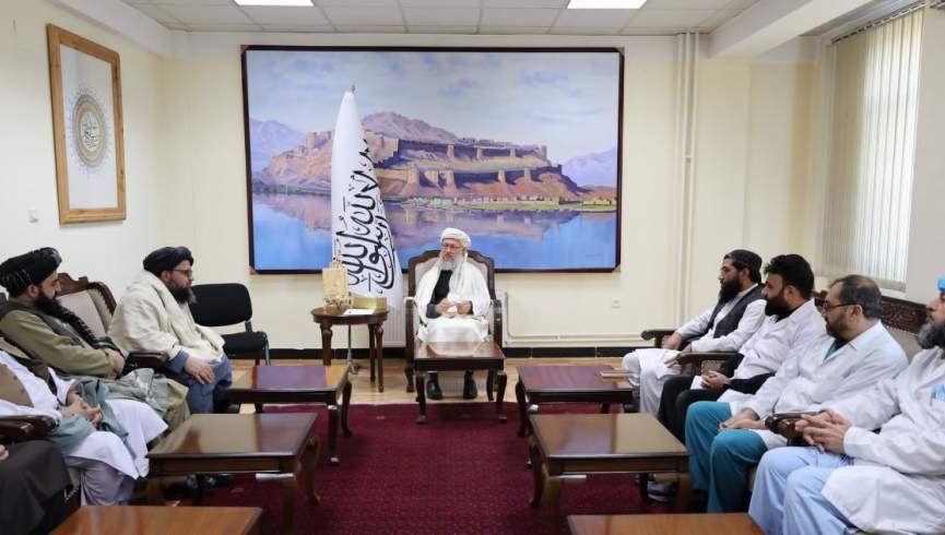 دیدار معاون اداری طالبان با متخصصین شفاخانه‌ی استخبارات این گروه