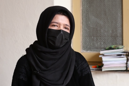 درخواست دختران از طالبان مکاتب را بازکنید