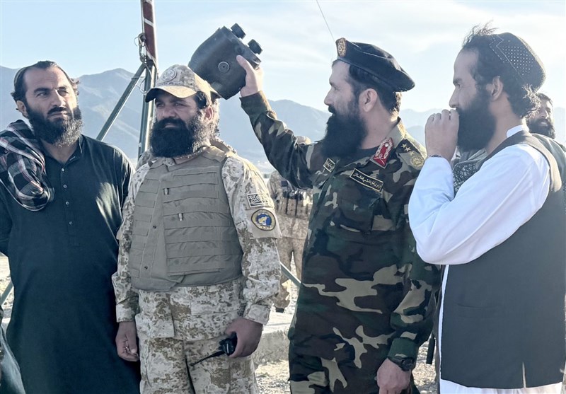 بازدید معاون ستاد ارتش طالبان از مناطق درگیری با پاکستان