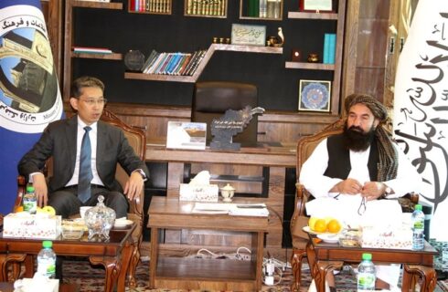 دیدار سفیر چین با وزیر اطلاعات و فرهنگ طالبان