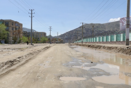 مردم کابل از تاخیر در بازسازی جاده بادام باغ شکایت دارند