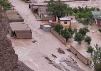 اختصاص۵۰میلیون افغانی از طرف بنیاد عزیزی برای سیلاب زدگان بغلان