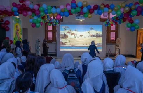 حضور دختران در دومین روز نمایشگاه قرآن در کابل