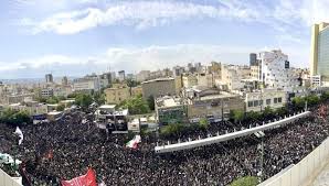 جمعیت انبوه مردم در مراسم وداع با پیکر رئیس جمهور در مشهد