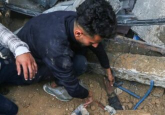 کشف حدود ۱۴۰ گور دسته جمعی در نوار غزه