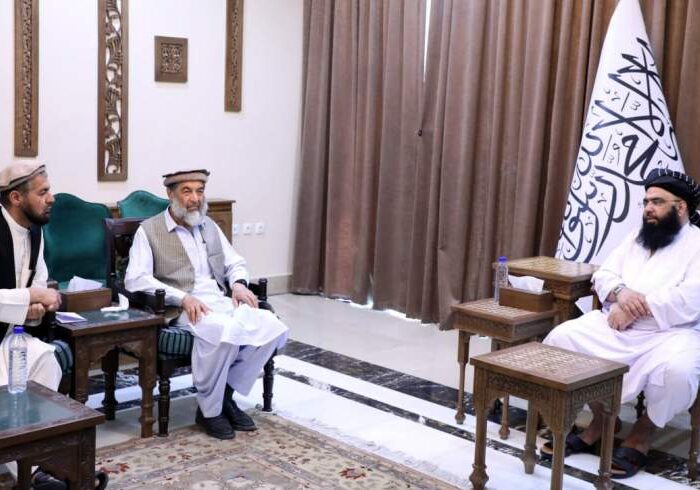 دیدار معاون سیاسی طالبان با وزیر آب و برق حکومت مجاهدین
