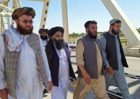 بازدید وزیر زراعت و آبیاری طالبان از بندر حیرتان