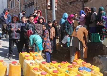 اوچا: ۶۷ درصد از خانواده‌ها در افغانستان برای دسترسی به آب با مشکلات جدی مواجه هستند