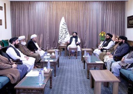 کمیسیون سیاسی طالبان: امارت اسلامی حق دفاع مشروع از خاک و مردم افغانستان را دارد