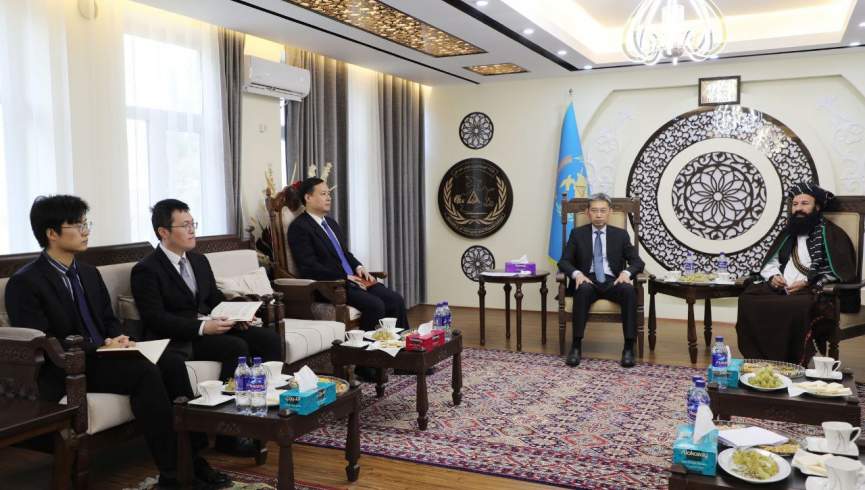 سفیر چین در کابل با وزیر امور مهاجرین طالبان دیدارکرد