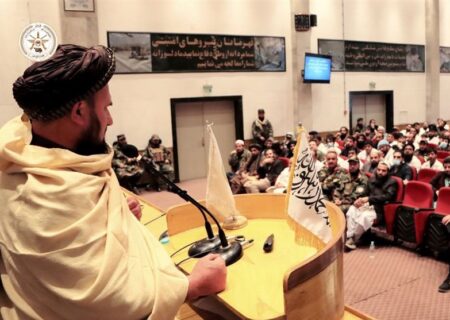 فطرت: افغانستان به پزشکان مرد و زن نیاز دارد