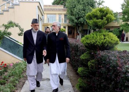 رئیس جمهور اسبق افغانستان و عبدالله حمله انتحاری بر جان حقانی را محکوم کردند