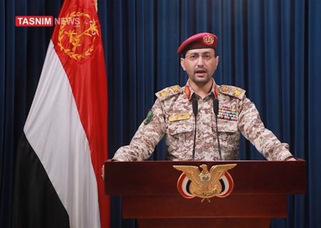 حمله یمنی‌ها به ناو هواپیمابر آمریکا با موشک و پهپاد