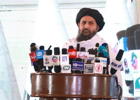 ملا برادر: اعمال فشار سیاسی و اقتصادی به نفع هیچ طرف نیست