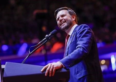 معاون ترامپ: طالبان را سازمان تروریستی اعلام کرد