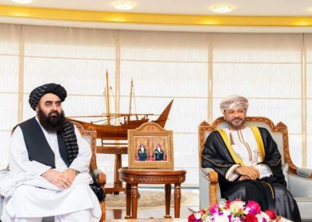 امور خارجه باوزیر خارجه عمان در باره تقویت روابط چدجانبهٔ گفتگو کرد
