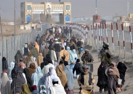 درخواست توقف اخراج مهاجرین افغانستان از پاکستان توسط گروه بحران