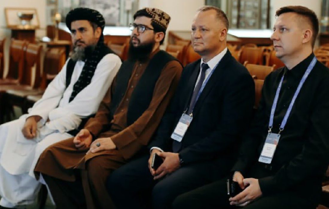 معین معارف طالبان همراه هیئتی به روسیه سفر کردند