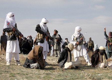 منابع طالبان می گویند: در کنر دو عضو داعش را «سربریده‌اند»