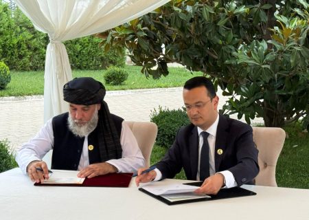 گروه طالبان و ازبکستان توافقنامه تجاری امضا کردند
