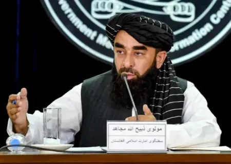 سخنگوی طالبان می گوید در حمله به مخفیگاه داعش دو عضو آنها را کشته اند