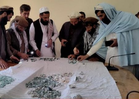 ۲۰ کیلوگرام سنگ بیروج به ارزش حدود دو میلیون افغانی در ولایت نورستان به فروش رفت
