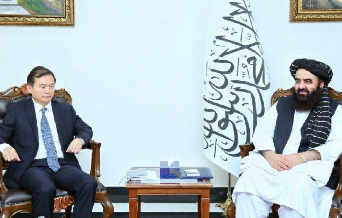 امیرخان متقی، با معاون ولایت سینکیانگ چین دیدار کرد
