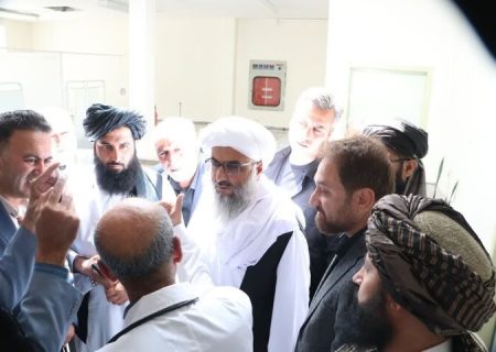 والی طالبان در هرات، از اردوگاه سفید سنگ فریمان بازدید کرد