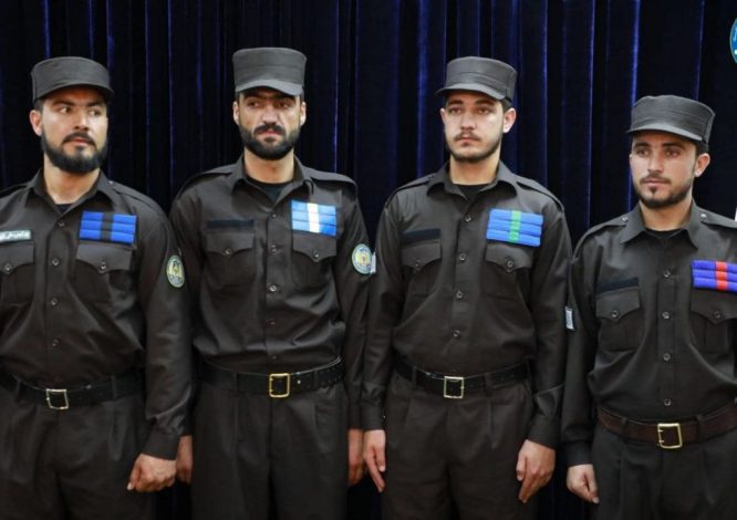 مسئولین و منسوبین نظامی پولیس طالبان مکلف به پوشیدن یونیفورم شدند