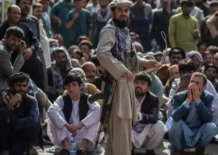 طالبان هشت نفر را در ولایات تخار، کنر و جوزجان در ملاء‌عام شلاق زدند