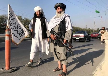مسئولان ارشد طالبان در تخار اعلام کردند که لباس محلی خود را با یونیفرم تعویض نمی‌کنند