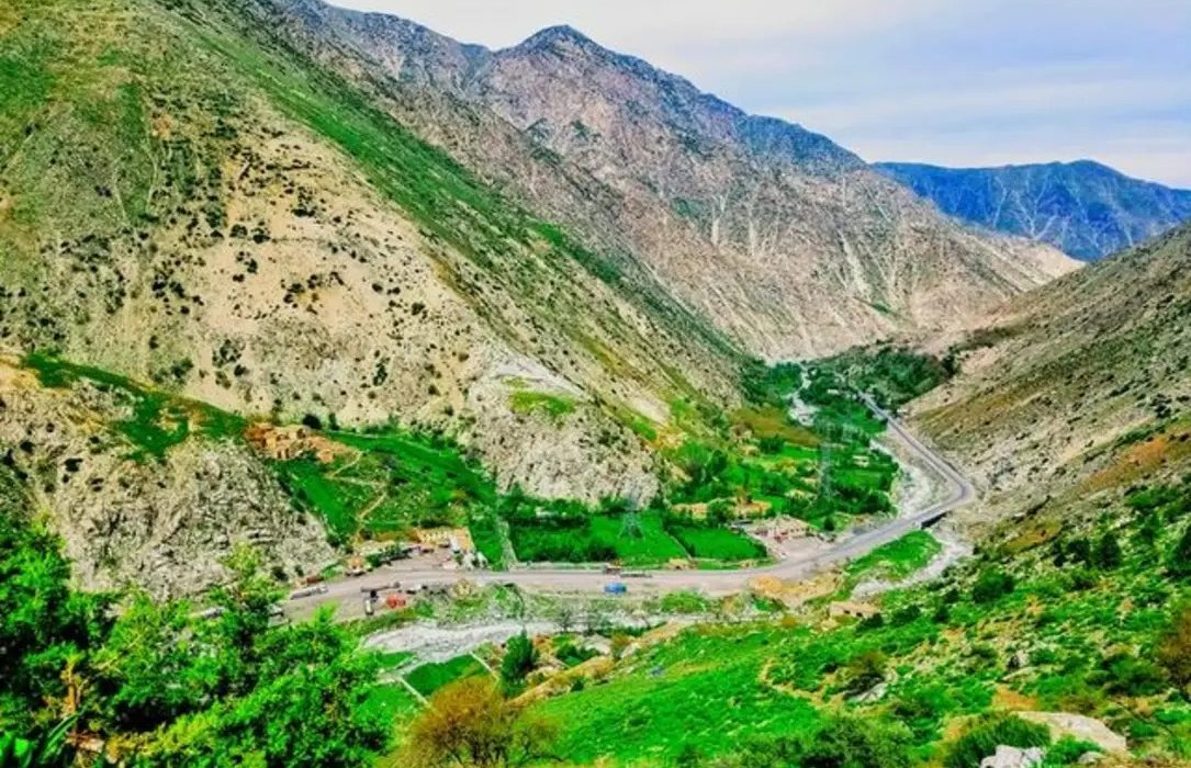 ولسوالی خنجان ولایت بغلان این روزها میزبان صدها گردشگر داخلی است