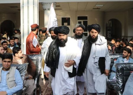 طالبان ورود دانشجویان با پوشش «یخن قاق» و «کرتی با پتلون» به پوهنتون‌ها را ممنوع کردند