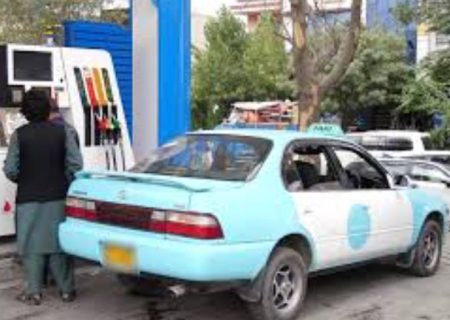 ساکنان قندهار: قیمت سوخت با وجود کاهش ارزش دالر همچنان بالا است