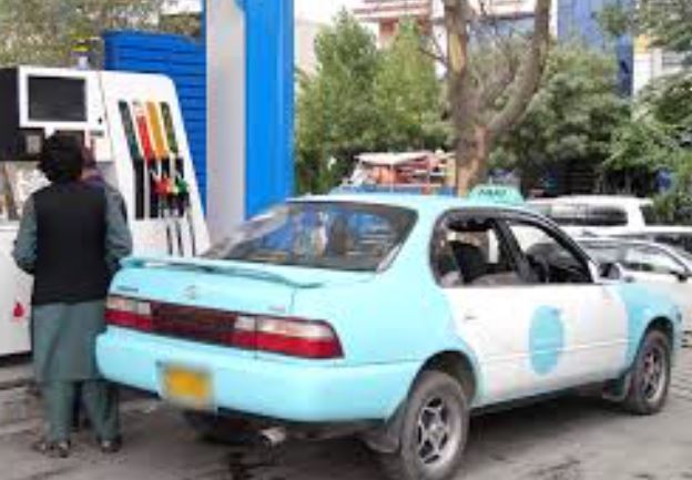 ساکنان قندهار: قیمت سوخت با وجود کاهش ارزش دالر همچنان بالا است