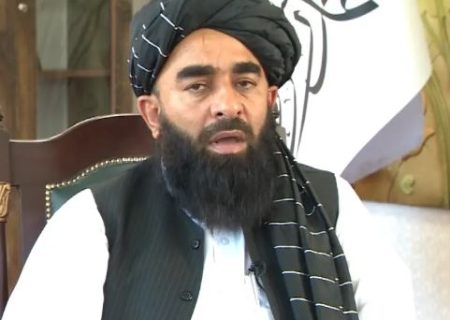ذبیح‌الله مجاهد :آموزش دختران در حال بررسی شرعی است