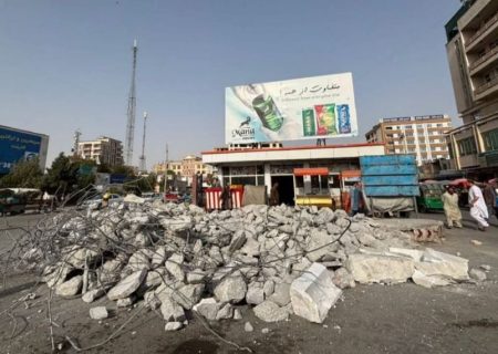 تندیس امیر علی‌شیر نوایی در مزارشریف توسط طالبان تخریب شد