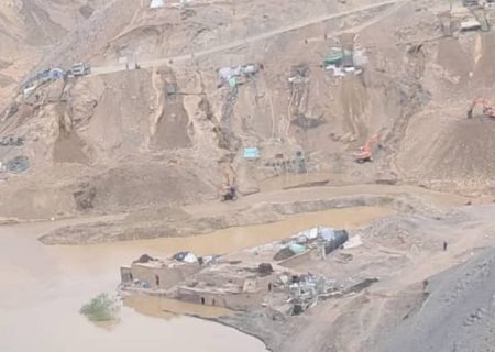 مسئولان طالبان در ارغنجخواه بدخشان به‌جای حضور در محل کار خود، در معادن طلا مشغول چپاول هستند