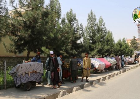 انتقال دستفروشان سیار به مکان مناسب در شهر تالقان مرکز ولایت تخار آغاز شد
