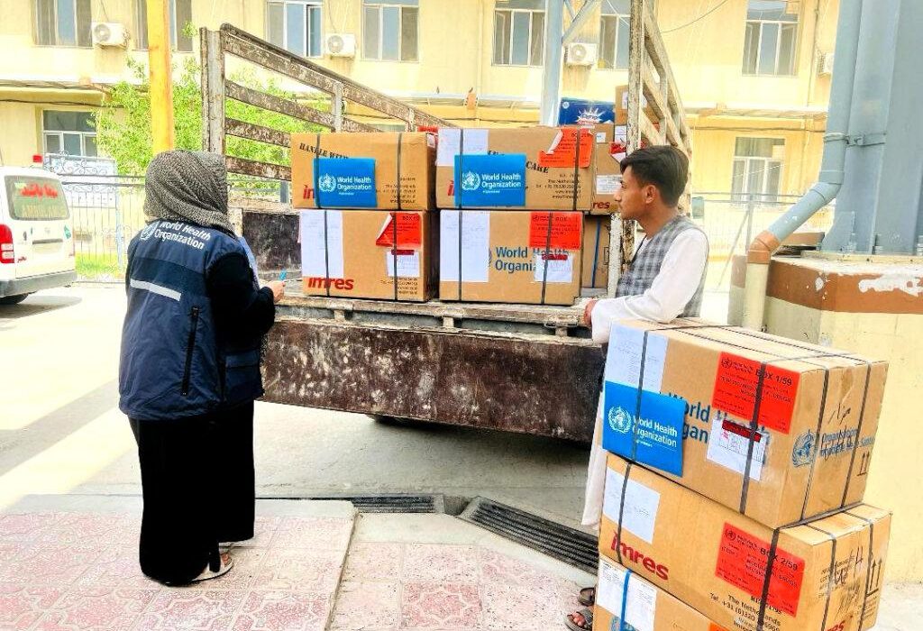 سازمان جهانی صحت ۸۳ متریک تُن مواد طبی به ۳۱ مرکز صحی در افغانستان اهدا کرد