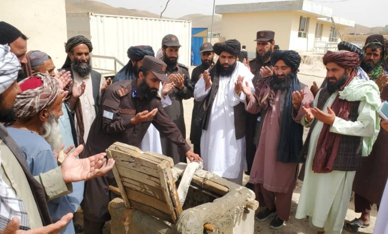 آغاز انتقال آب آشامیدنی به هزاران خانواده در ولسوالی البرز بلخ