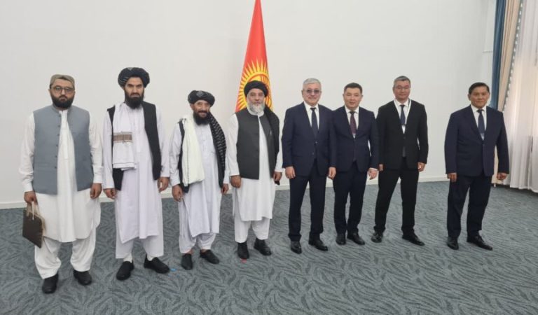 دیدار سرپرست وزارت صنعت طالبان با نخست‌وزیر قرغیزستان برای تقویت روابط اقتصادی