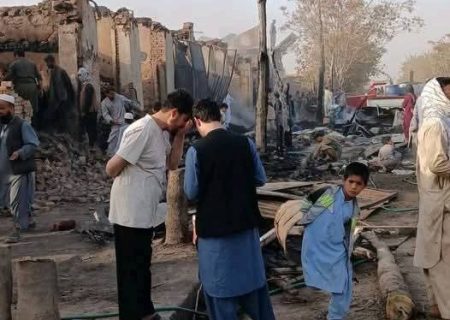 در پی آتش‌سوزی گسترده در ولسوالی خواجه بهاءالدین تخار، بیش از ۴۰ دکان به‌طور کامل در آتش سوخت